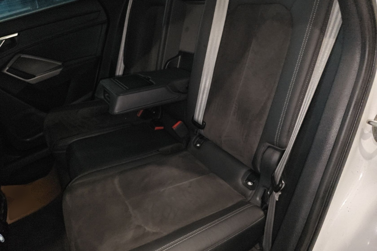 Audi Q3 2019 car image #17