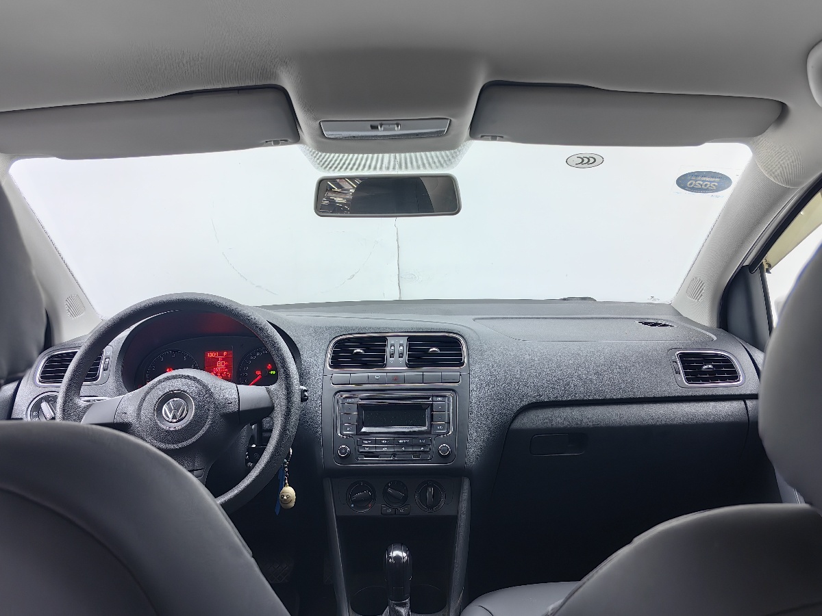 Volkswagen Polo 2014 car image #5