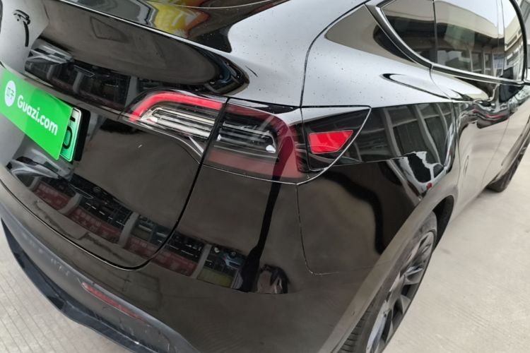 Tesla Model Y 2023 car image #8