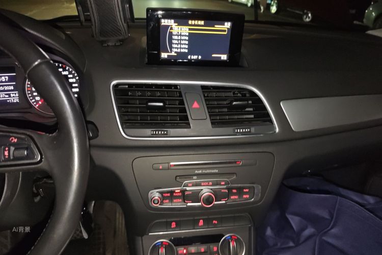 Audi Q3 2017 car image #15