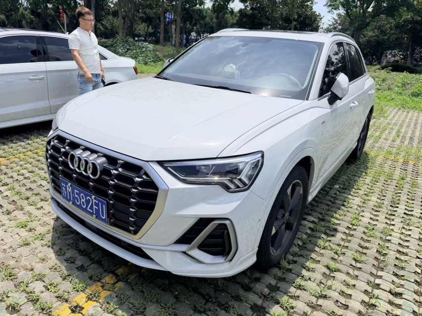 Audi Q3 2023 Audi Q3 2023 car image