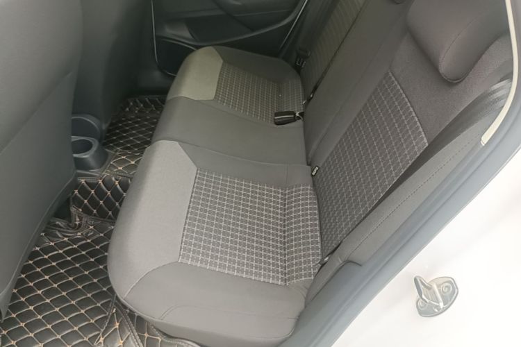Volkswagen Polo 2017 car image #17
