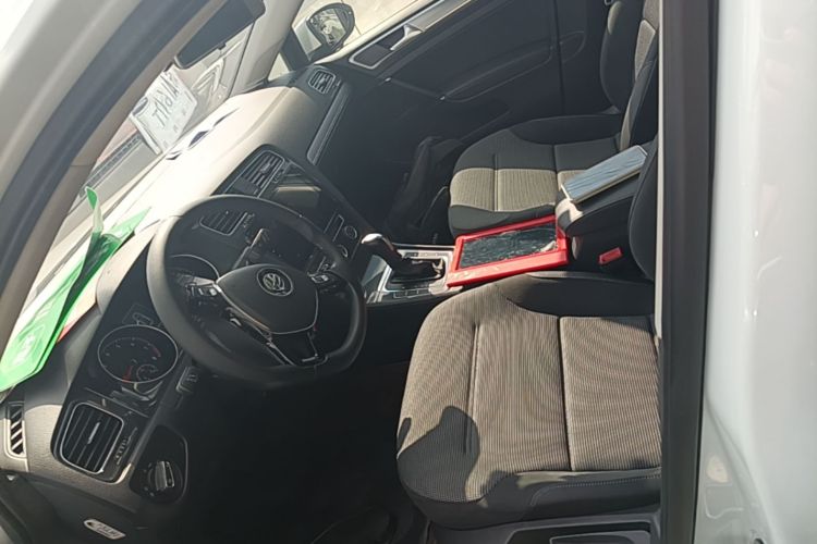 Volkswagen Golf 2018 car image #19