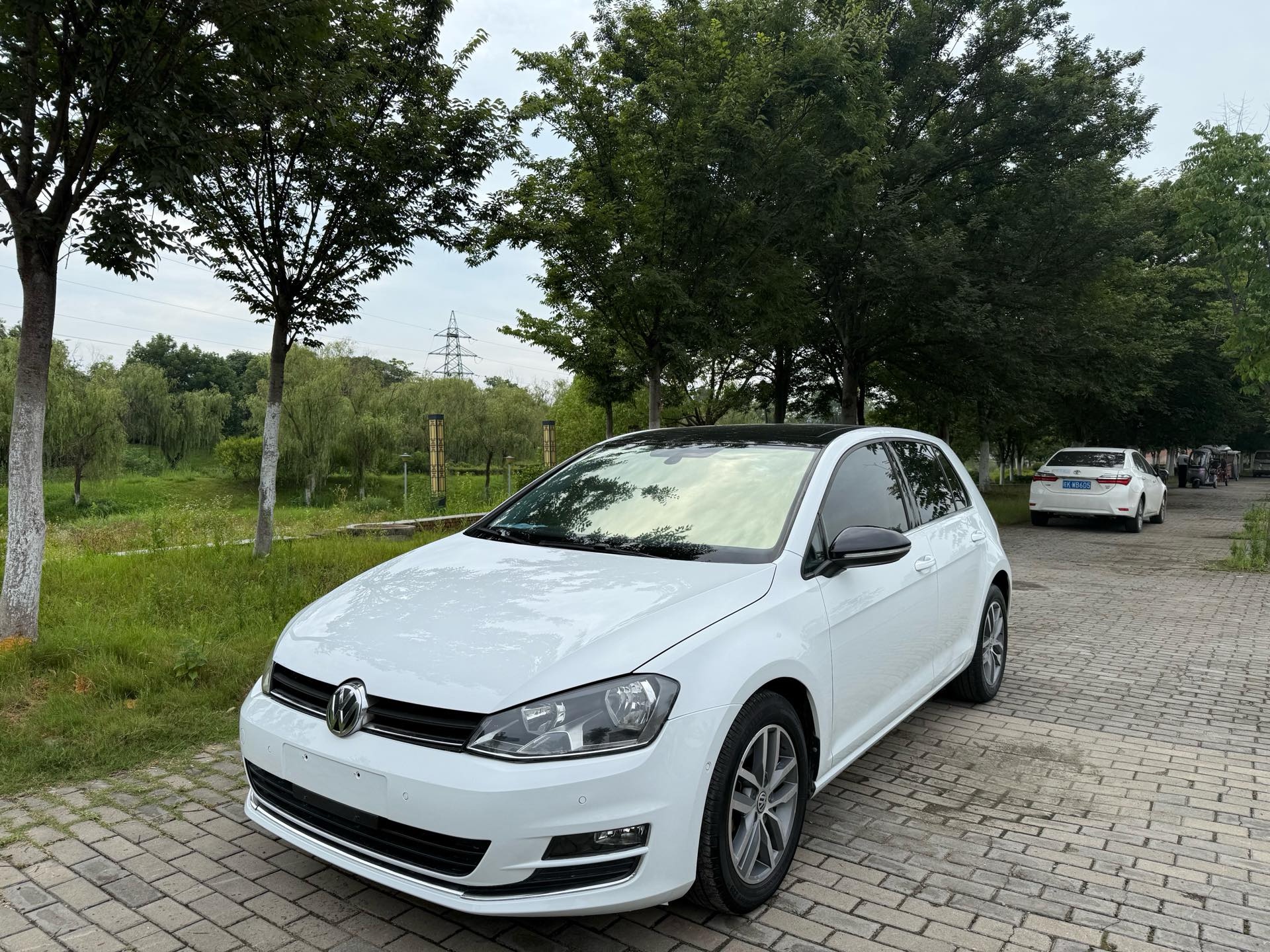 2017 2017 car image