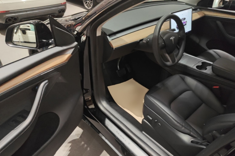 Tesla Model Y 2023 #16 Tesla Model Y 2023 car image #16