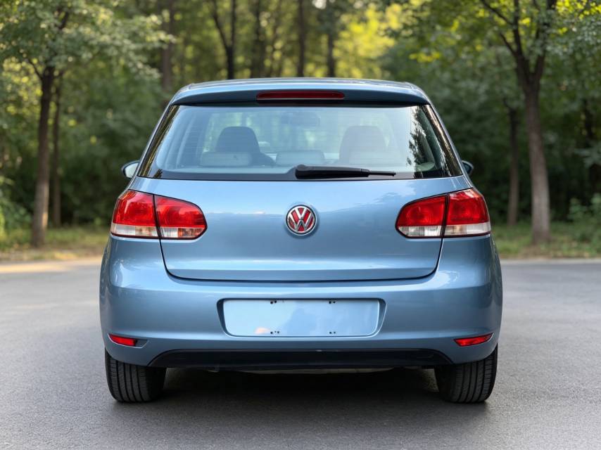 Volkswagen Golf 2011 car image #5