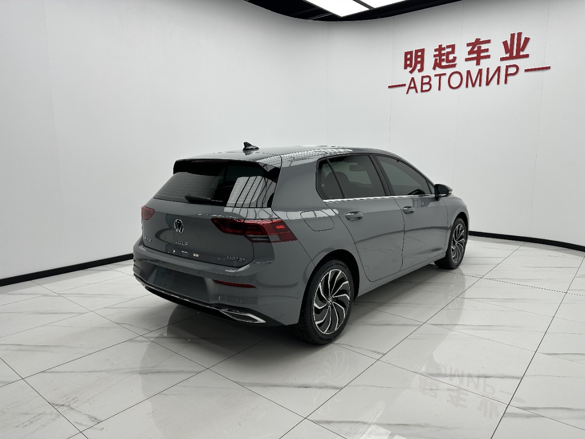 Volkswagen Golf 2024 car image #9