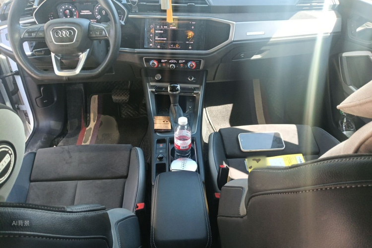 Audi Q3 2020 car image #11
