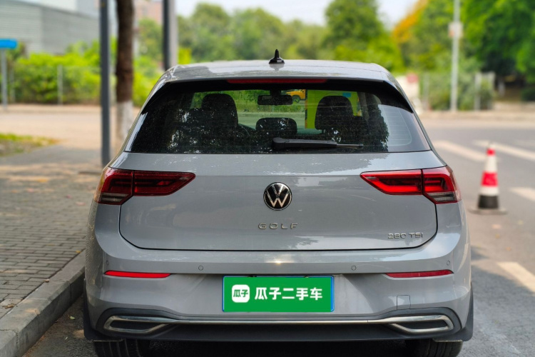 Volkswagen Golf 2023 car image #6