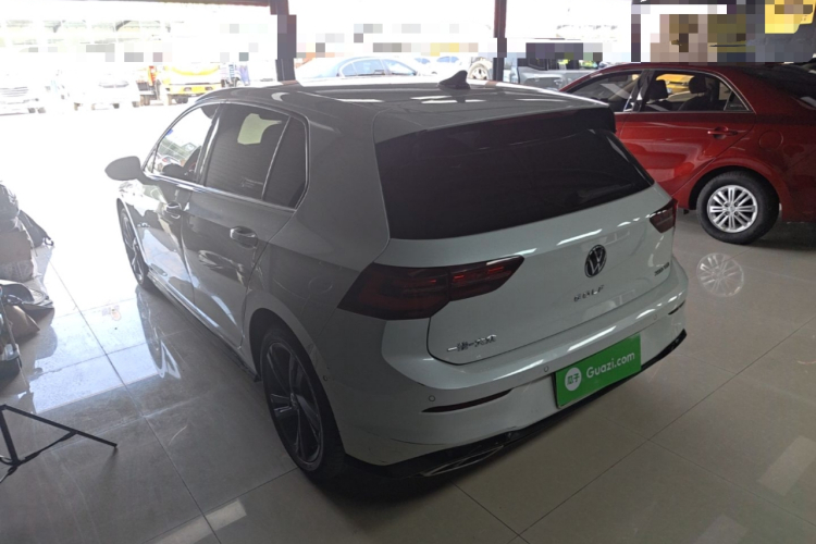 Volkswagen Golf 2023 car image #5