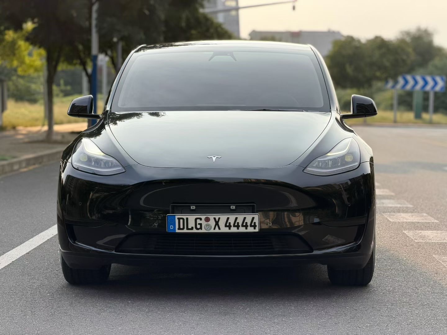 Tesla Model Y 2022 #4 Tesla Model Y 2022 car image #4