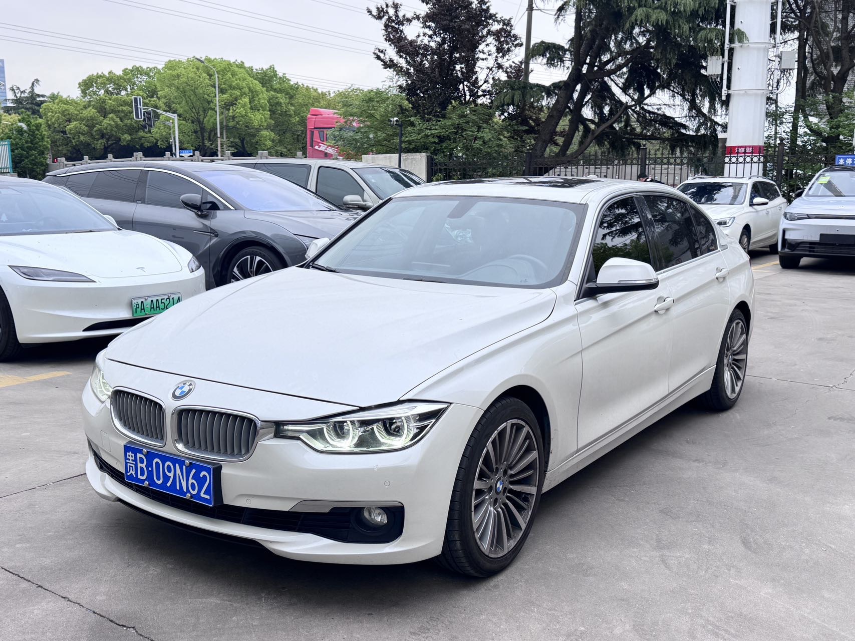 BMW 3 Series 2019 car image 