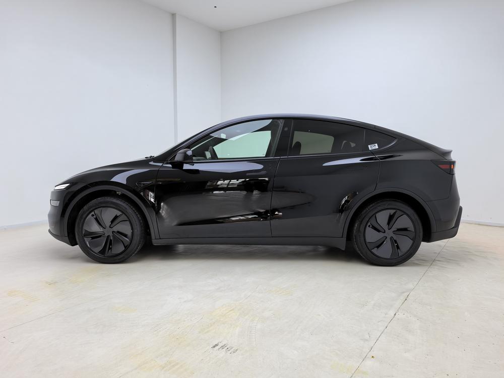 Tesla Model Y 2026 #4 Tesla Model Y 2026 car image #4