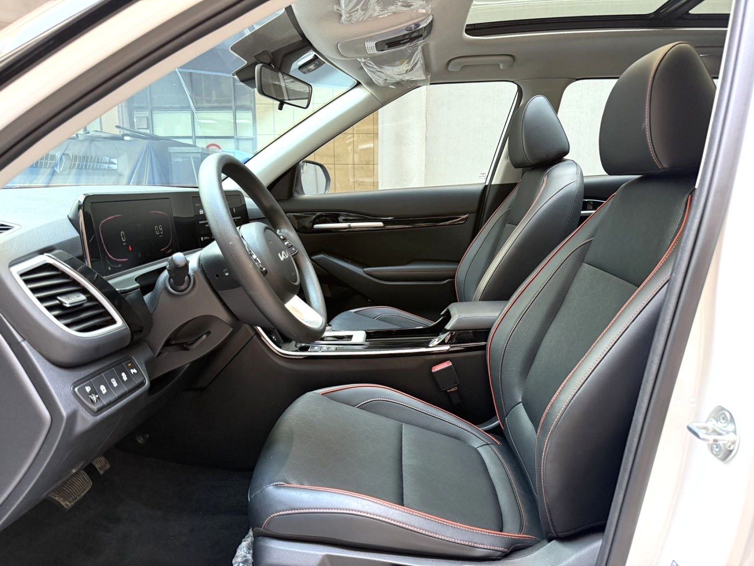 Kia Seltos 2023 car image #8