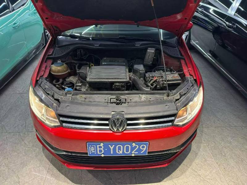 Volkswagen Polo 2015 car image #6