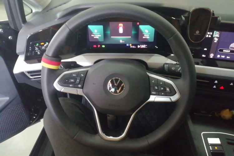 Volkswagen Golf 2024 car image #11