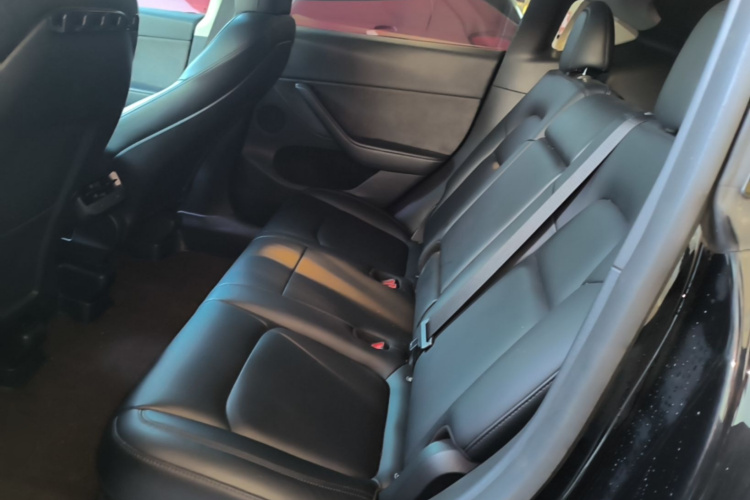 Tesla Model Y 2022 صورة سيارة #17