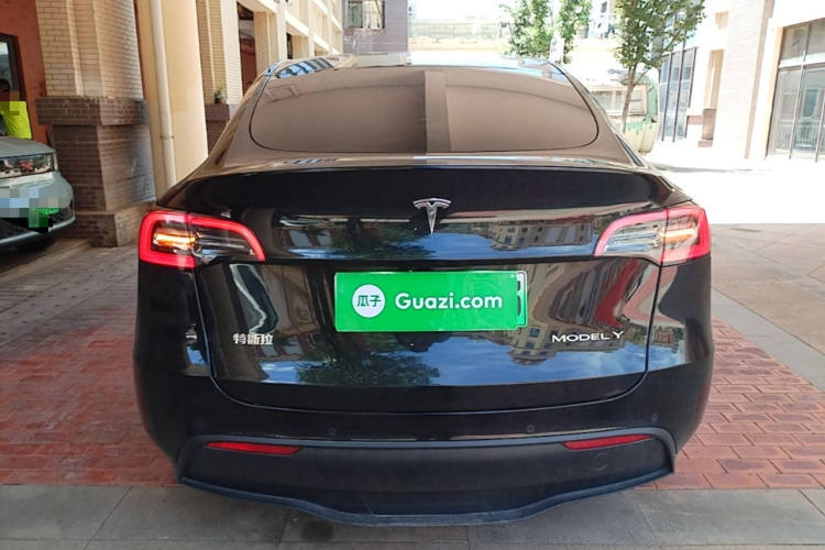 Tesla Model Y 2023 immagine di auto #6