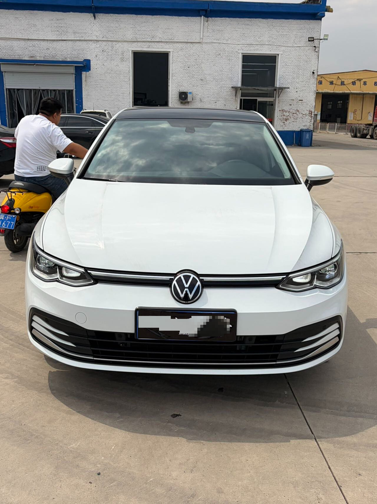 Volkswagen Golf 2023 car image #4