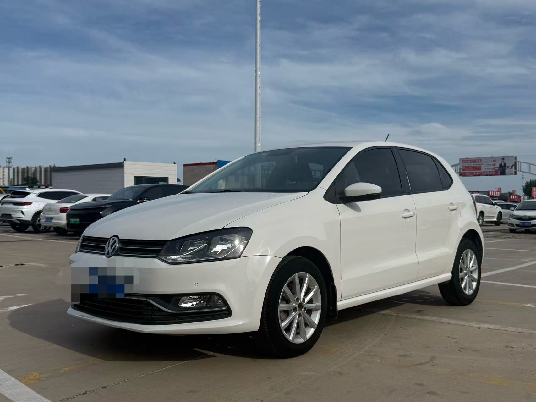 Volkswagen Polo 2015 Volkswagen Polo 2015 car image