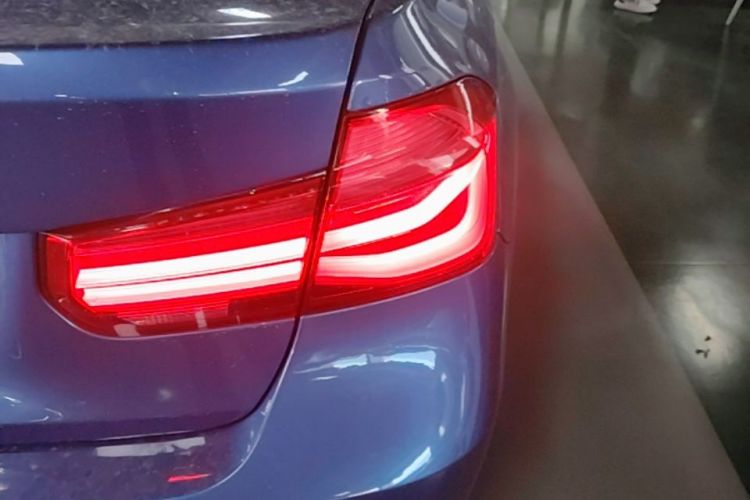 BMW 3 Series 2017 #8 BMW 3 Series 2017 car image #8