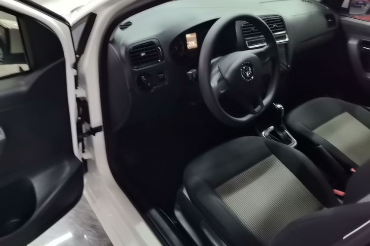 Volkswagen Polo 2018 immagine di auto #16