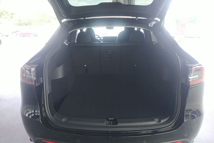 Tesla Model Y 2023 #19 Tesla Model Y 2023 car image #19