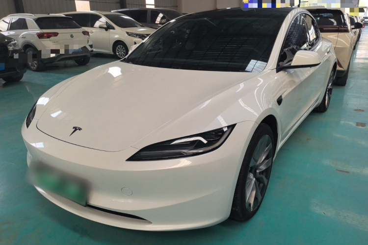 Tesla Model 3 2026 imagen de coche #2