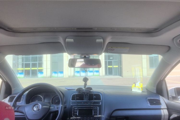 Volkswagen Polo 2015 car image #20