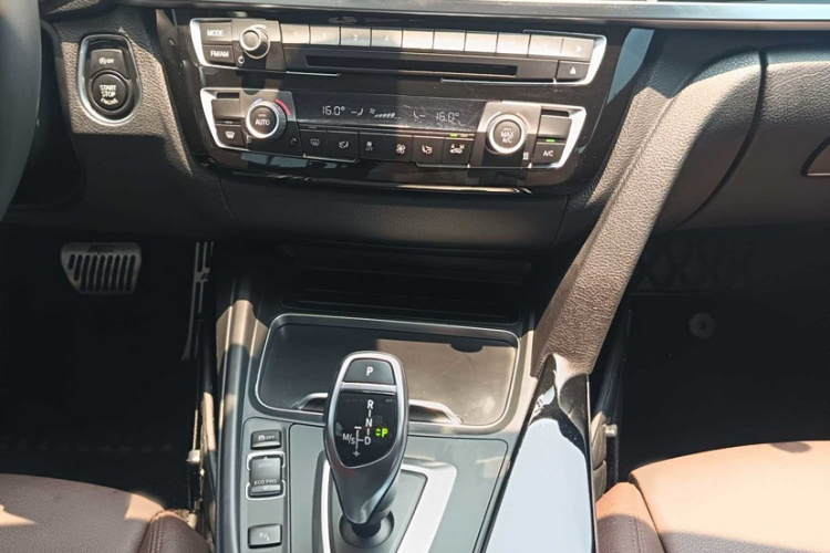 BMW 3 Series 2019 #25 BMW 3 Series 2019 car image #25