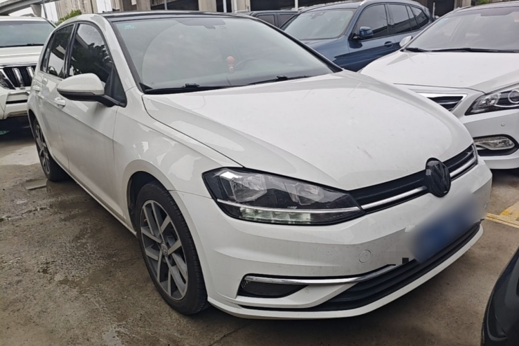 Volkswagen Golf 2020 car image #4
