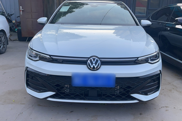 Volkswagen Golf 2026 car image #3