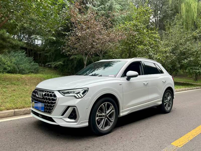 Audi Q3 2024 immagine di auto 