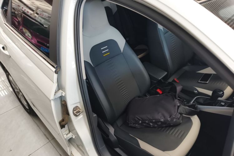 Volkswagen Polo 2021 car image #24
