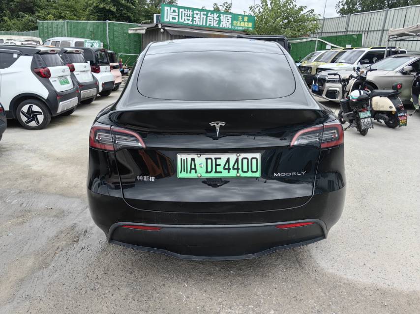 Tesla Model Y 2022 #8 Tesla Model Y 2022 car image #8