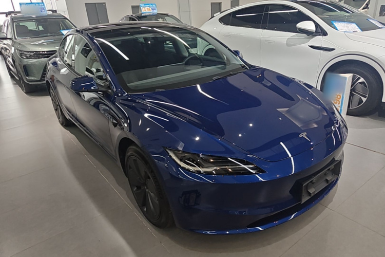 Tesla Model 3 2023 car image #4