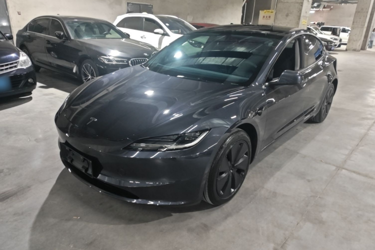 Tesla Model 3 2025 car image #2