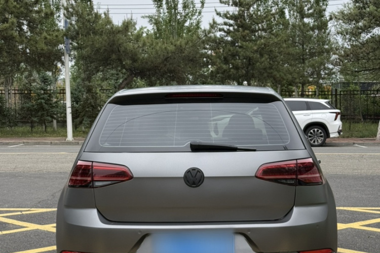 Volkswagen Golf 2018 car image #5
