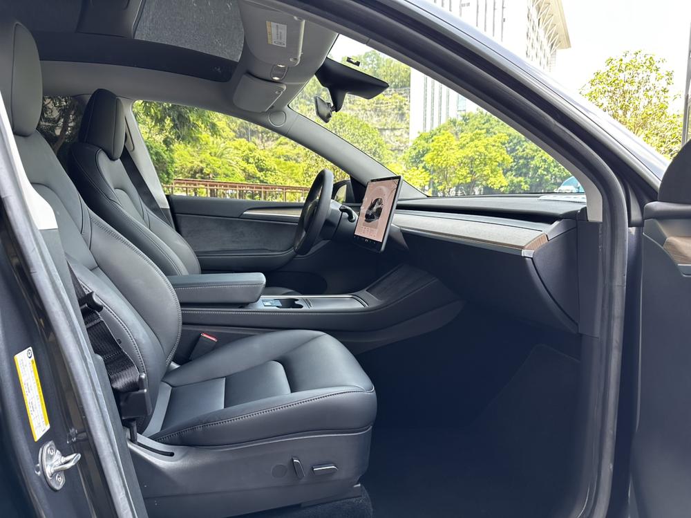 Tesla Model Y 2022 car image #12