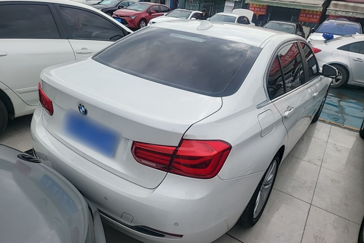 BMW 3 Series 2017 #7 BMW 3 Series 2017 car image #7