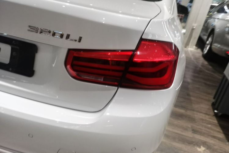 BMW 3 Series 2018 #8 BMW 3 Series 2018 car image #8