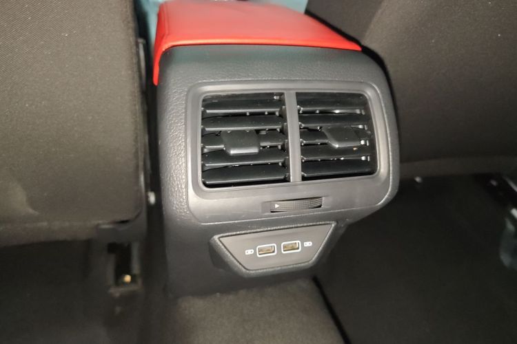 Volkswagen Golf 2020 car image #12