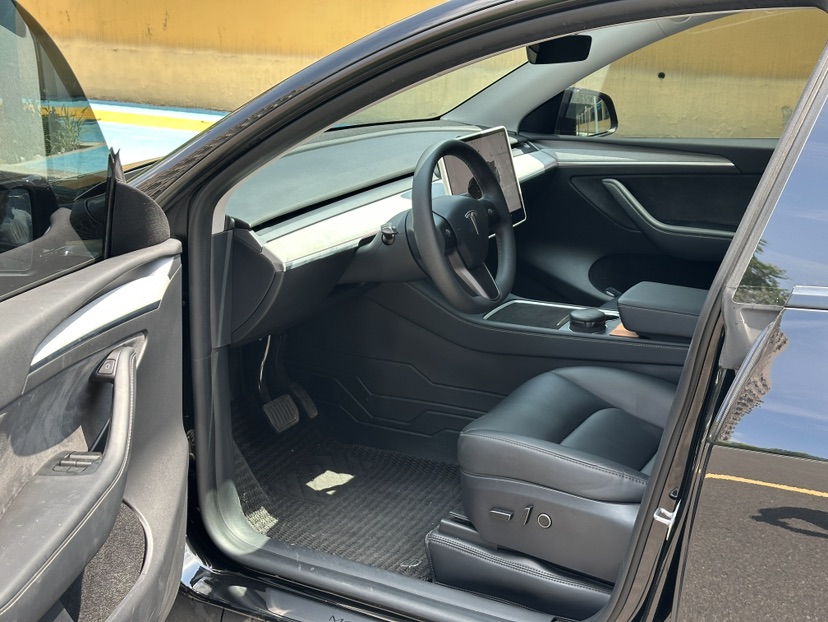 Tesla Model Y 2024 car image #9