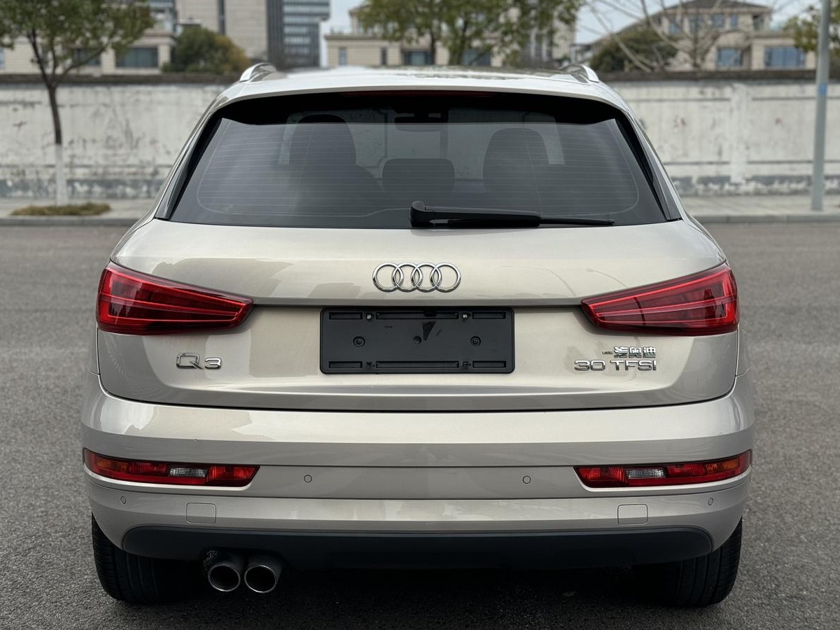 Audi Q3 2017 car image #8