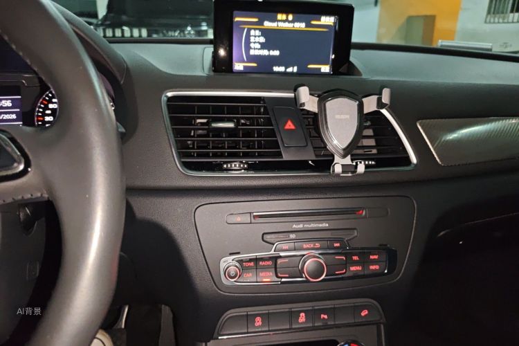 Audi Q3 2018 car image #15