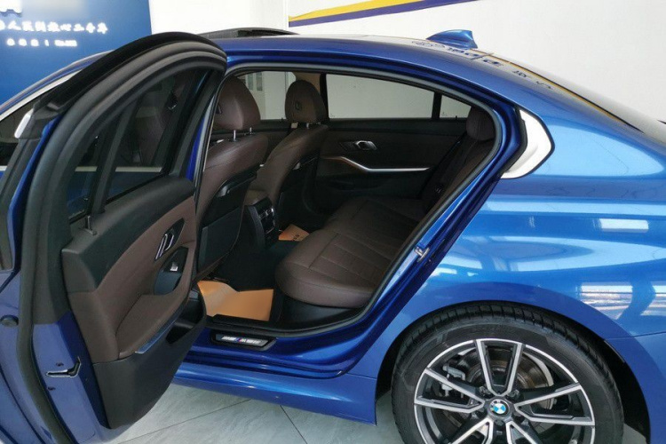 BMW 3 Series 2020 car image #14