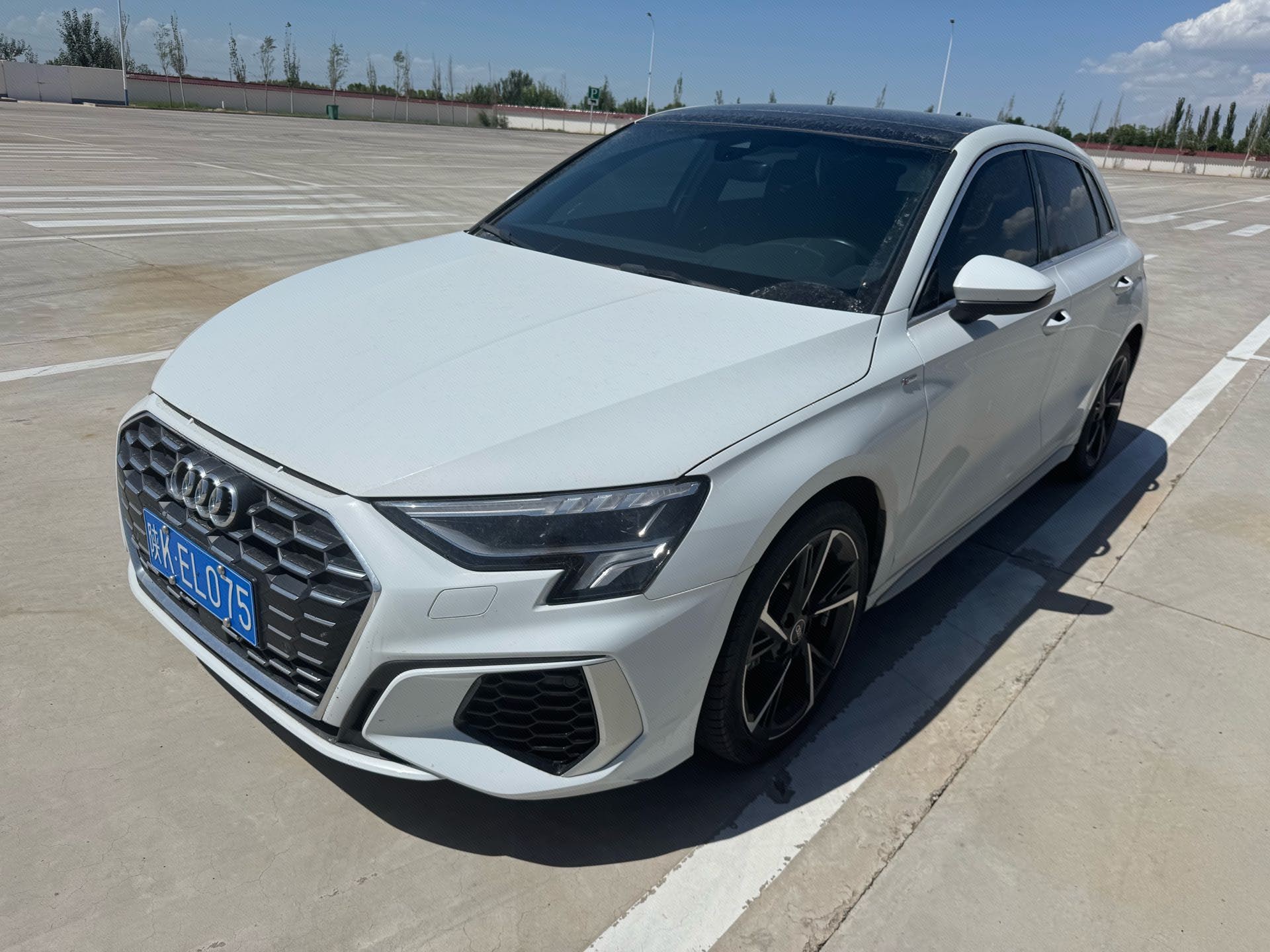 2023 2023 immagine di auto