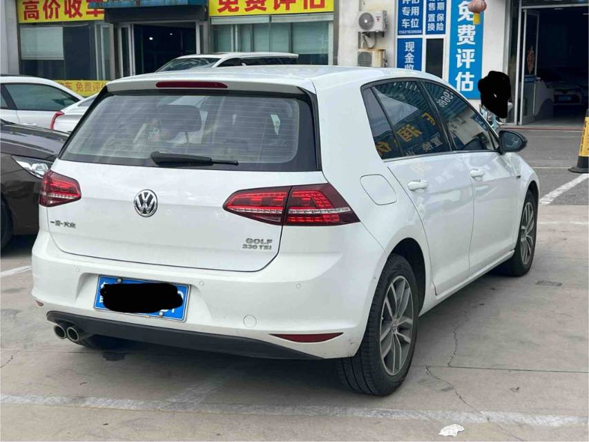 Volkswagen Golf 2018 car image #3