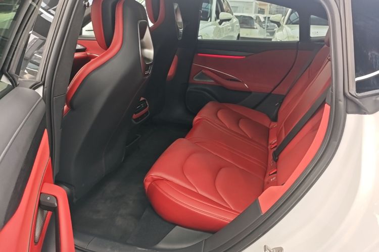 MI SU7 2025 immagine di auto #17