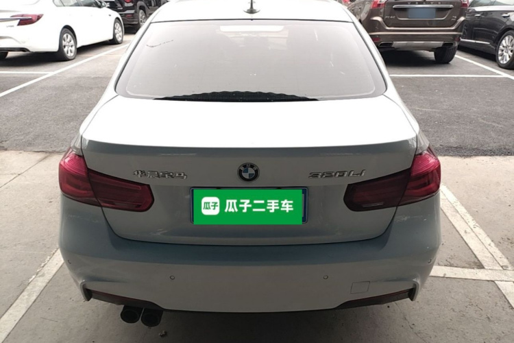 BMW 3 Series 2018 car image #6